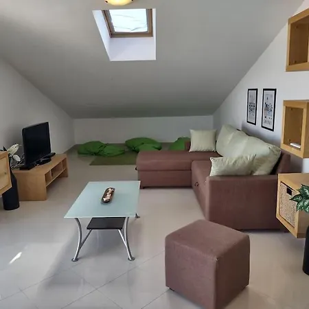 East Side Sea View Apartment *