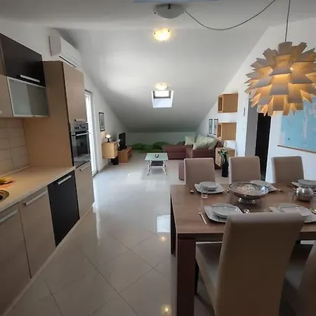 East Side Sea View Apartment Liznjan