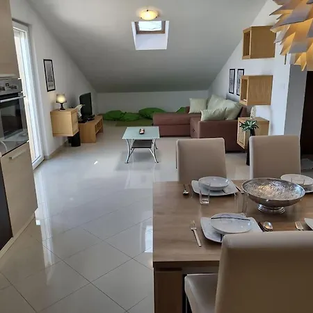 East Side Sea View Apartment Liznjan