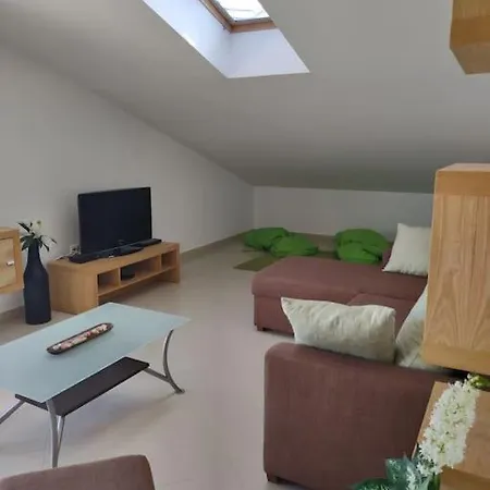 East Side Sea View Apartment *